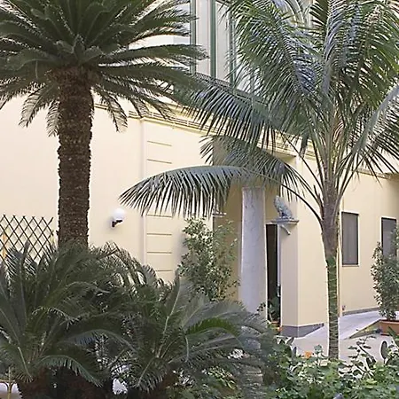 Ξενοδοχείο με διαμερίσματα Palazzo Serraino 4*
